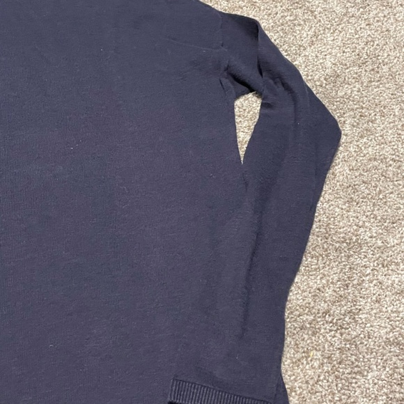 Vince Navy Lightweight Long Sleeve Pullover Sweater Size Medium - Picture 3 of 9